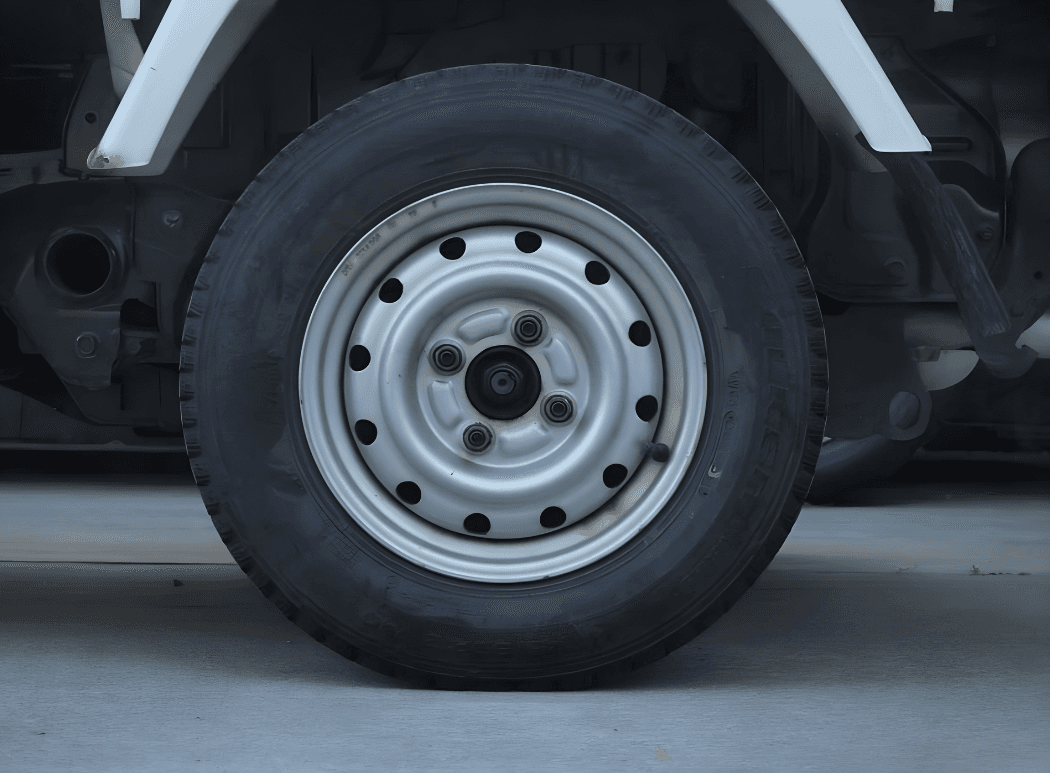 2000 Subaru Sambar Truck - Tire and Wheel