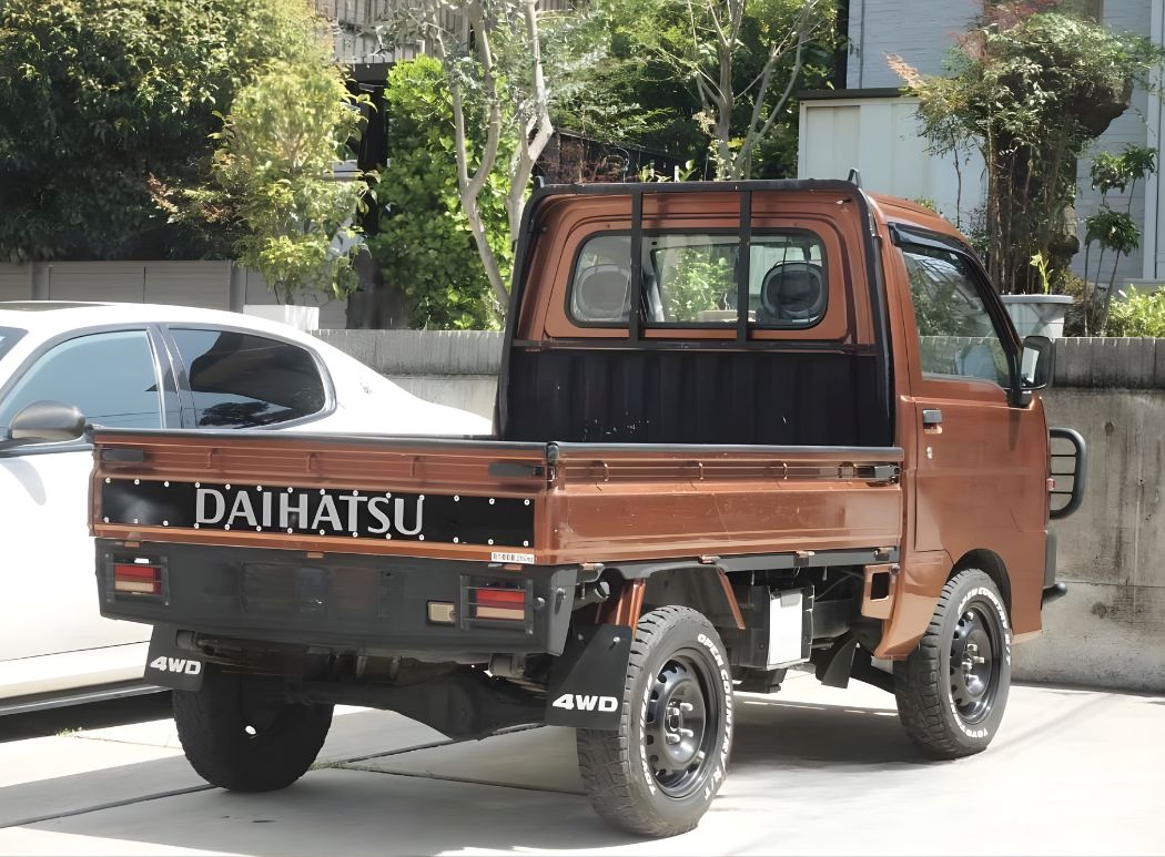Daihatsu Hijet Truck 4WD Custom thumbnail 3