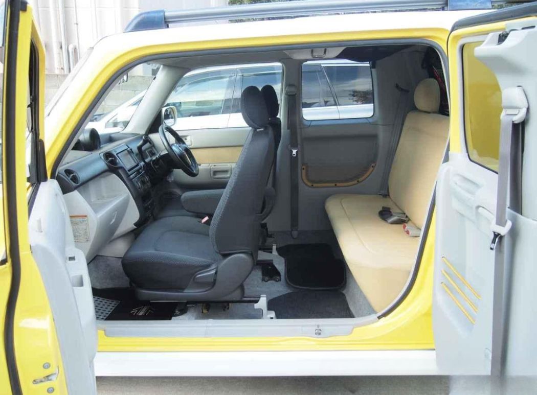 2001 Toyota BB OpenDeck 1.5L Automatic thumbnail 4